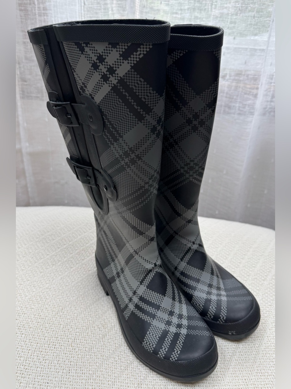 Chooka women’s Sz 7 Black & Gray Plaid Tall Rain Boots